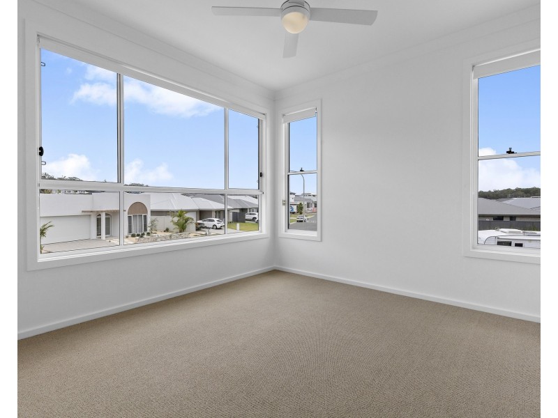 16 Commander Street, Thrumster NSW 2444