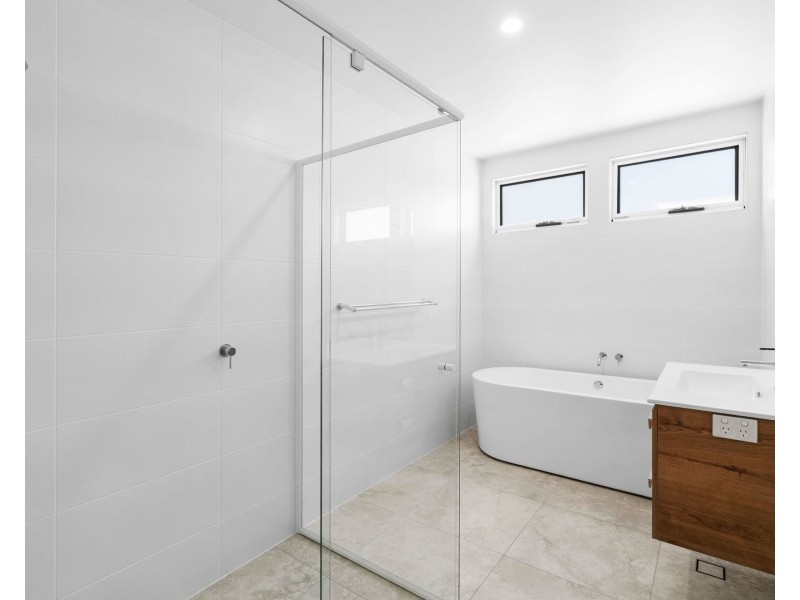 2 Barley Avenue, Thrumster NSW 2444