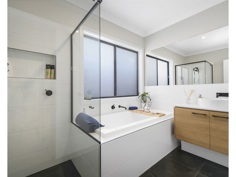 30 Sovereign Drive, Thrumster NSW 2444