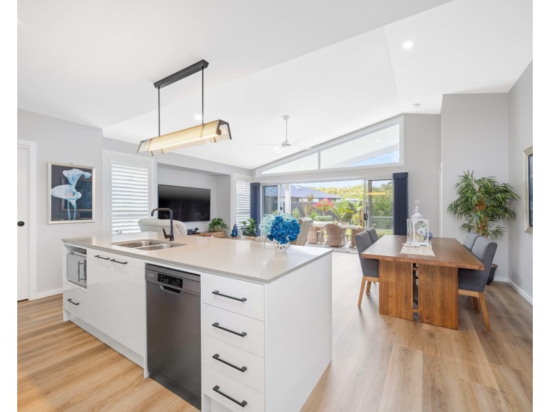 9 Lamonnerie Way, Thrumster NSW 2444