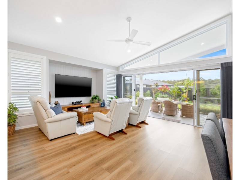 9 Lamonnerie Way, Thrumster NSW 2444