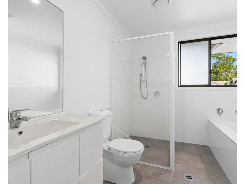 1 Theatre Place, Thrumster NSW 2444