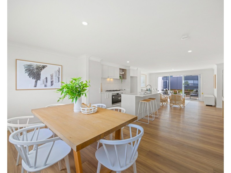 17 Commander Street, Thrumster NSW 2444