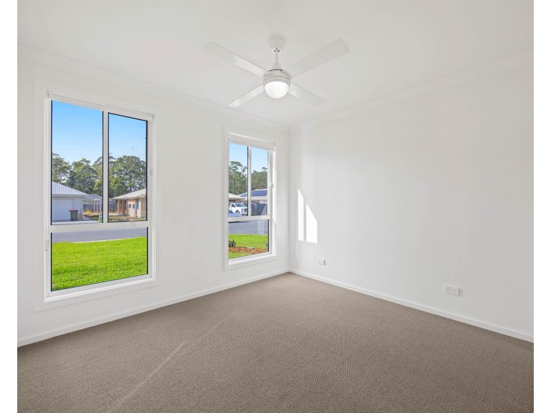 17 Commander Street, Thrumster NSW 2444