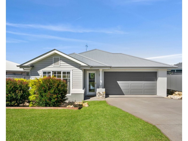 16 Scott Street, Thrumster NSW 2444