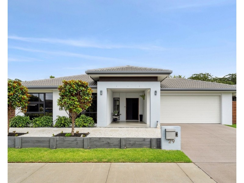 29 Diploma Drive, Thrumster NSW 2444