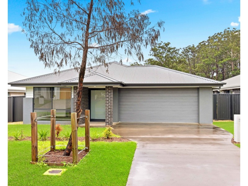12 Strathallan Terrace, Thrumster NSW 2444