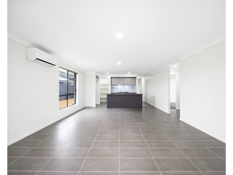 12 Strathallan Terrace, Thrumster NSW 2444