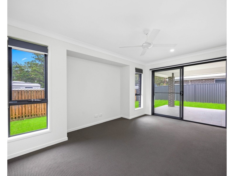 12 Strathallan Terrace, Thrumster NSW 2444