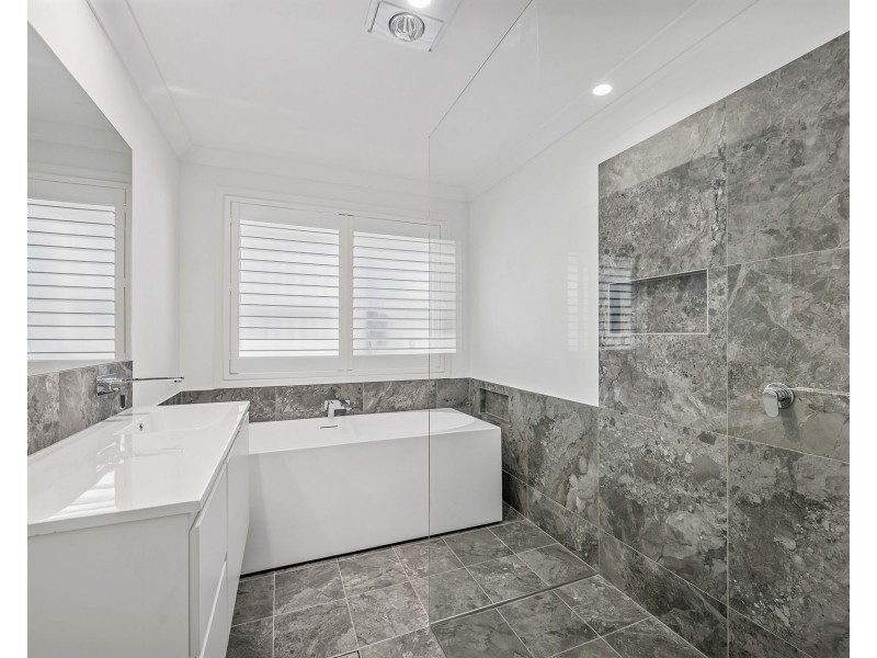 102 Capital Drive, Thrumster NSW 2444