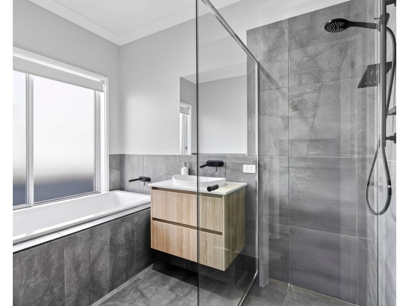 81 Sovereign Drive, Thrumster NSW 2444