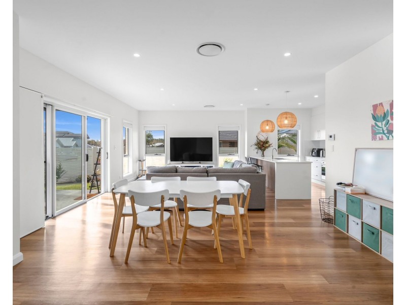 2 Hillside Place, Thrumster NSW 2444