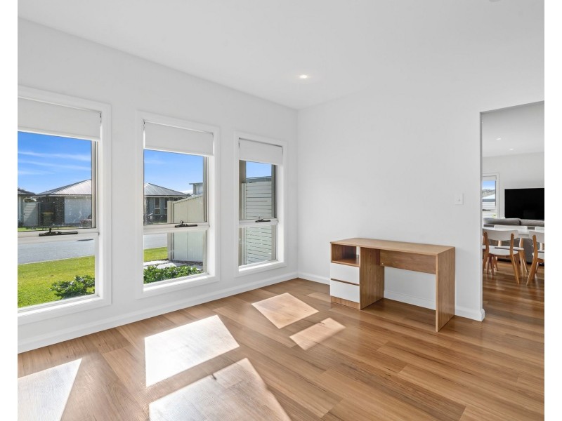 2 Hillside Place, Thrumster NSW 2444