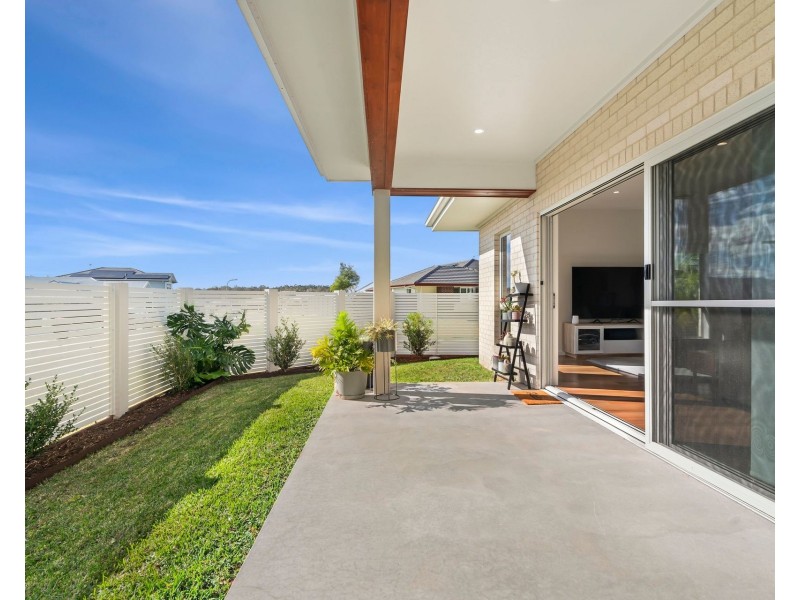 2 Hillside Place, Thrumster NSW 2444