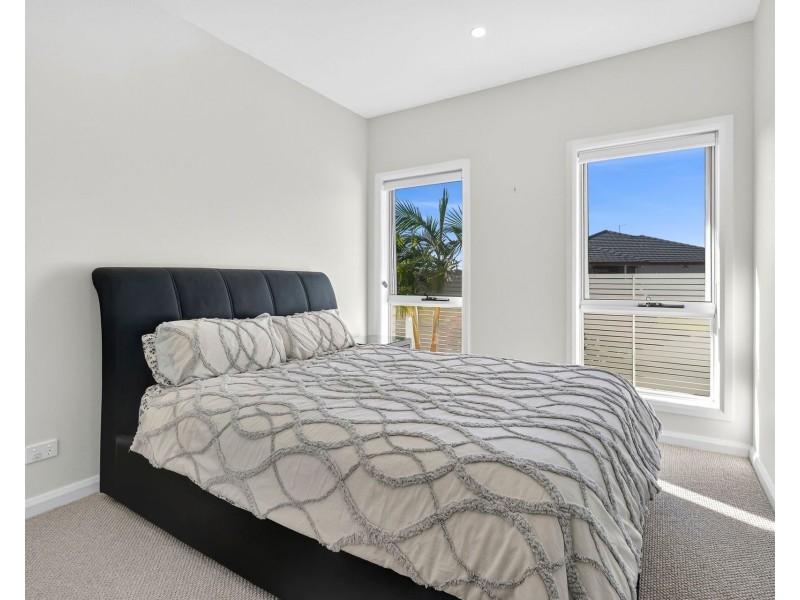 2 Hillside Place, Thrumster NSW 2444
