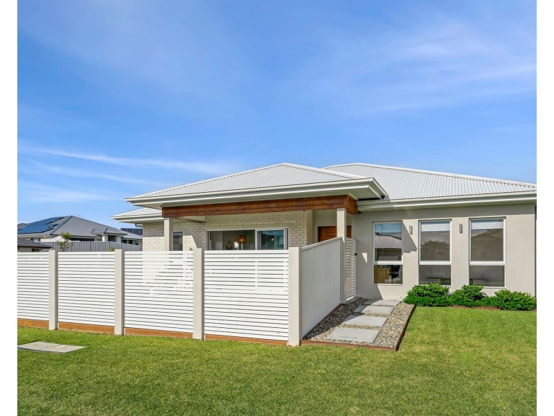 2 Hillside Place, Thrumster NSW 2444