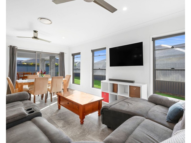 4 Murphy Street, Thrumster NSW 2444