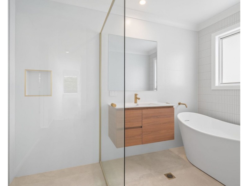 2/4 Wildwood Way, Thrumster NSW 2444