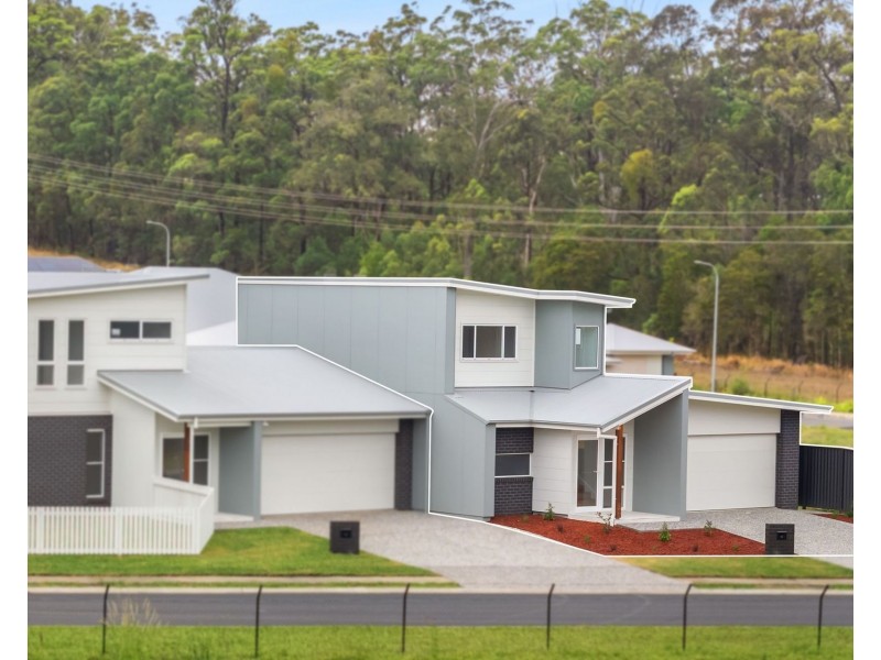 2/4 Wildwood Way, Thrumster NSW 2444