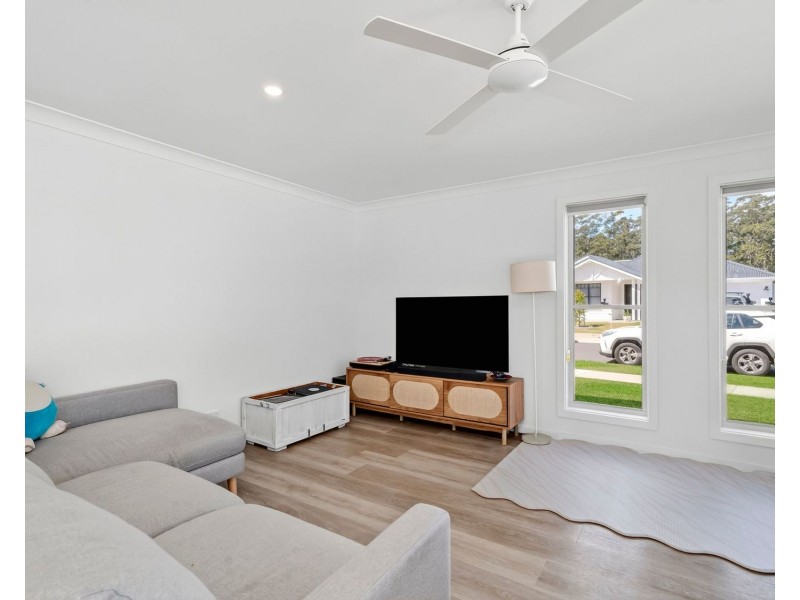 5 Commander Street, Thrumster NSW 2444