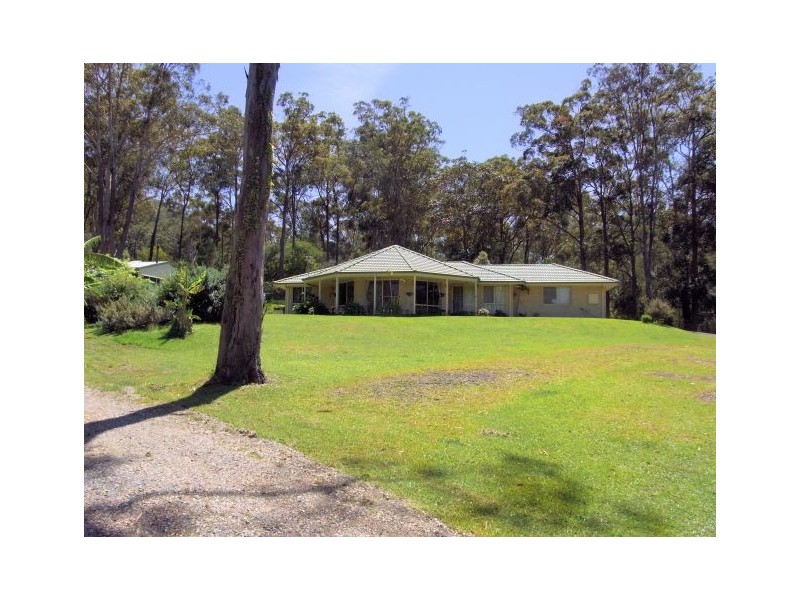 61 Neville Morton Drive, Crescent Head NSW 2440