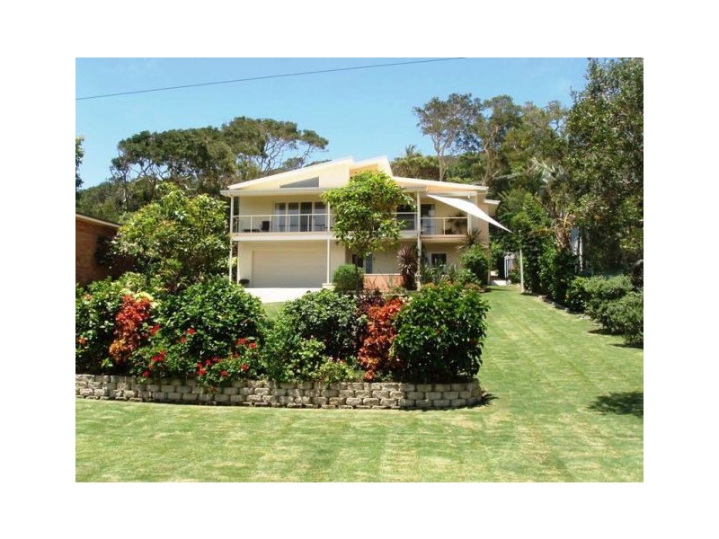 12 Home Street, Hat Head NSW 2440
