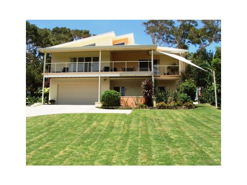 12 Home Street, Hat Head NSW 2440