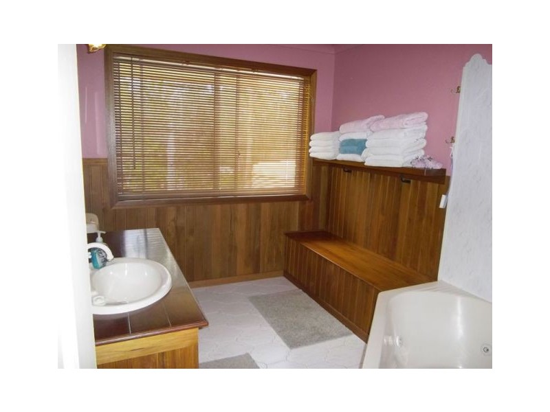 64 Hillview Drive West End, Kempsey NSW 2440