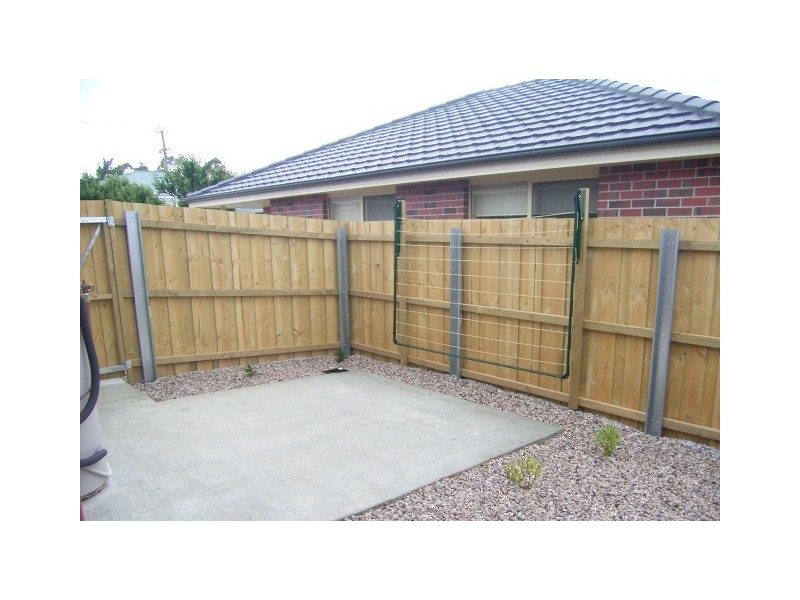2/3 Bethune Place, Newnham TAS 7248