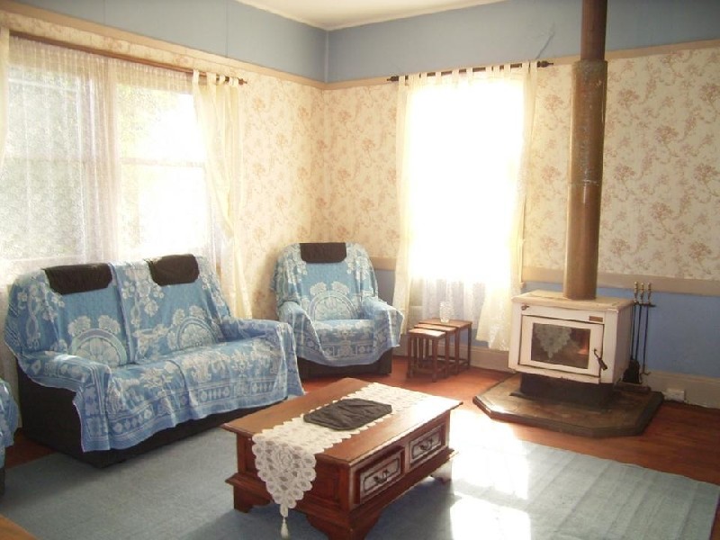 42 Main Road, Cressy TAS 7302