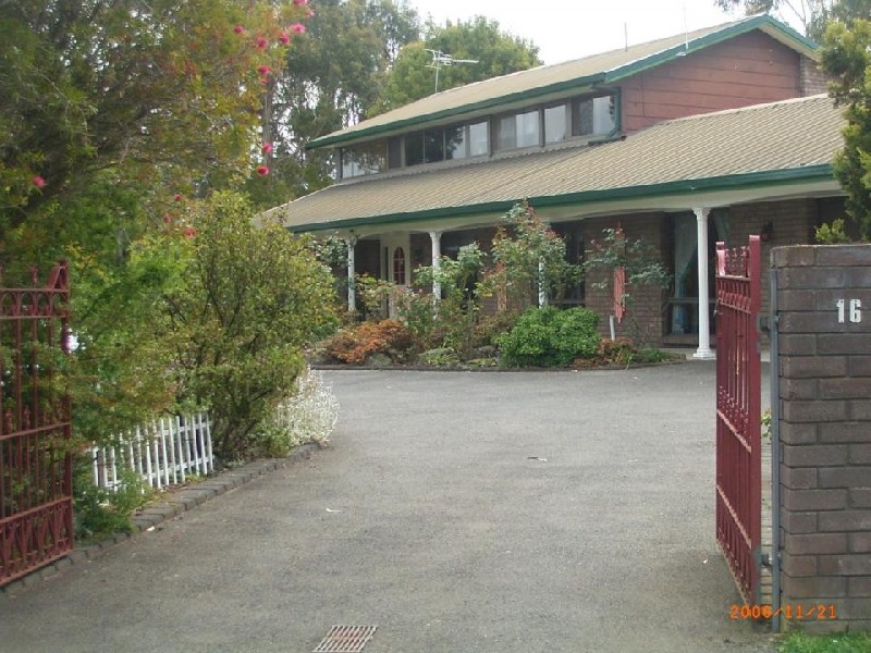 16 Cromwell Street, Perth TAS 7300