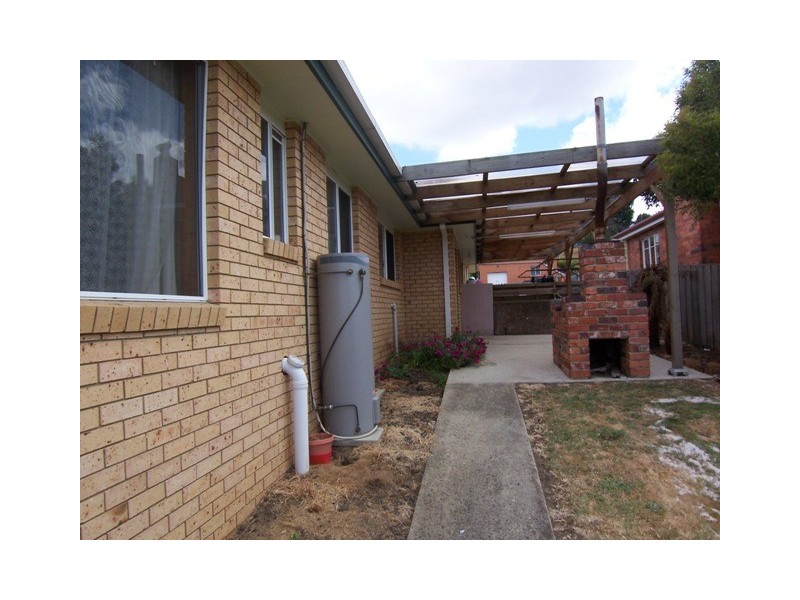 2/6 Bill Grove, Mowbray TAS 7248