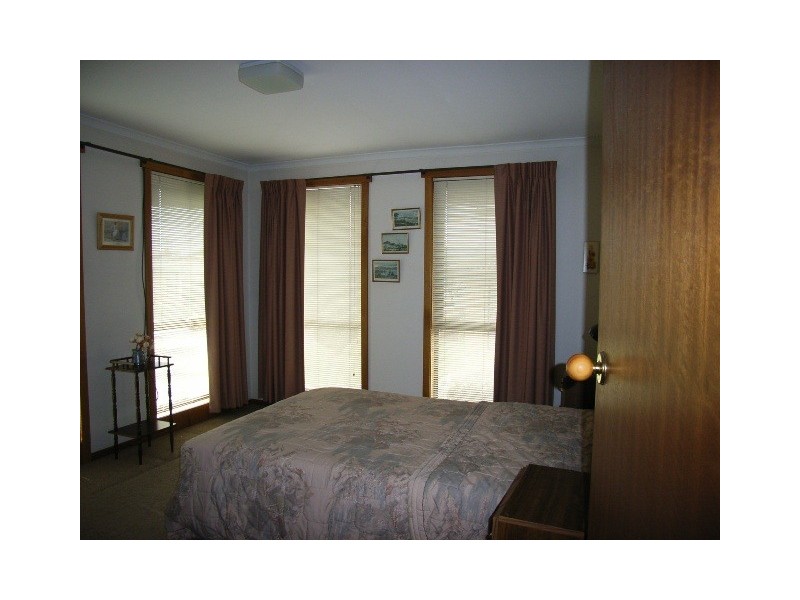 Newstead TAS 7250