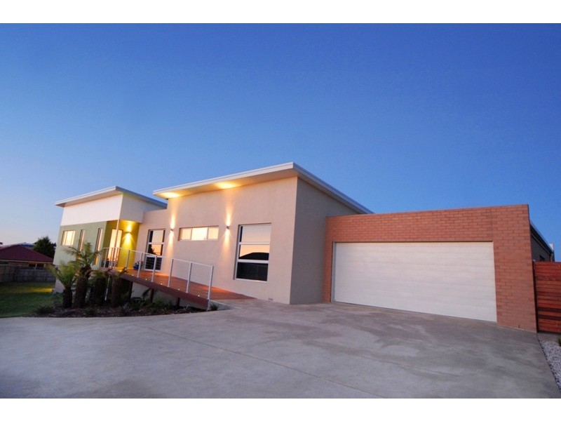 6 Adloch Place, Newnham TAS 7248