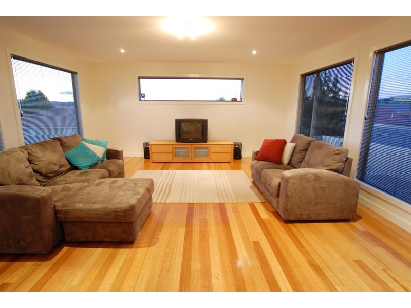 6 Adloch Place, Newnham TAS 7248