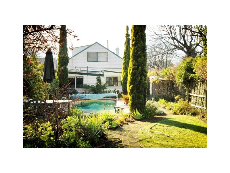 Newstead TAS 7250