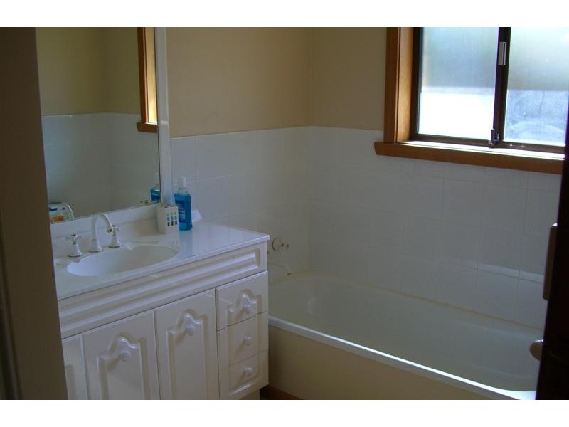 2 Whitford Grove, Trevallyn TAS 7250