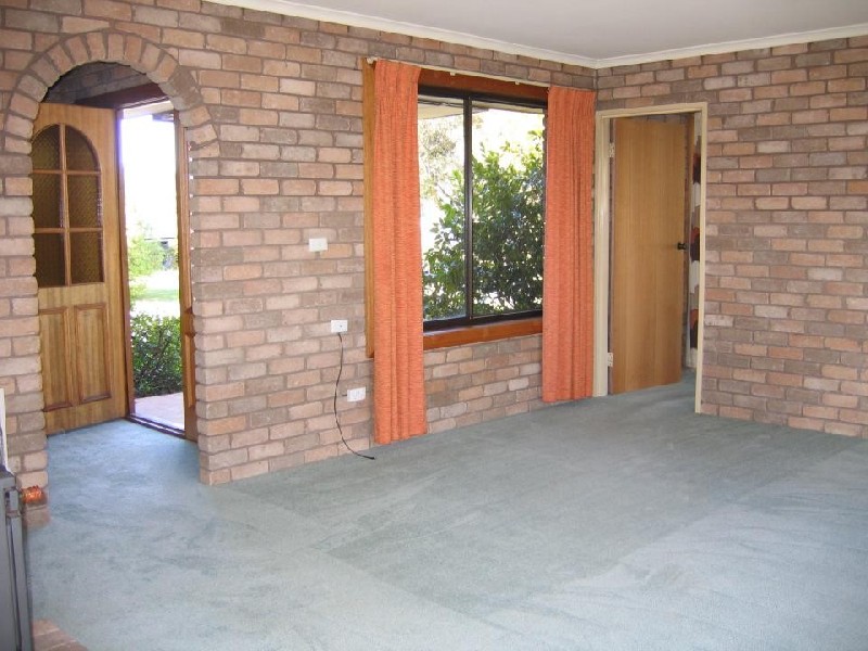 Summerhill TAS 7250