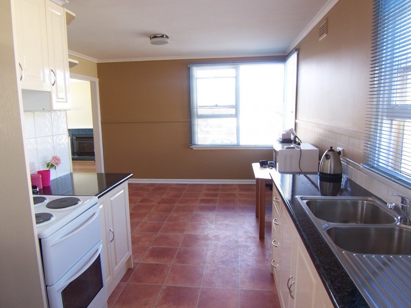 8 Regent Street, Waverley TAS 7250