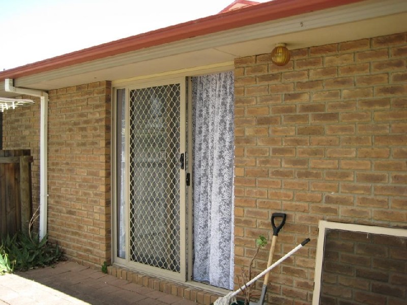 4/4 Roger Retreat, Newnham TAS 7248