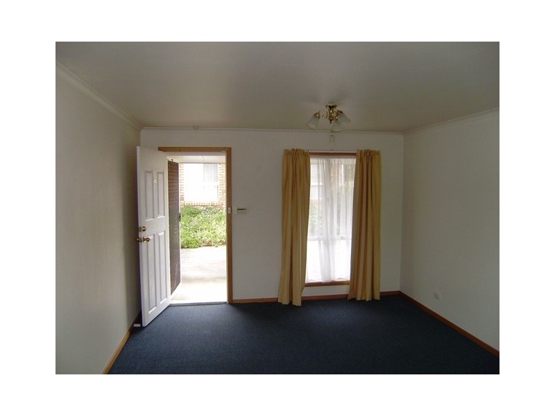 2/30b Notley Street, Newnham TAS 7248