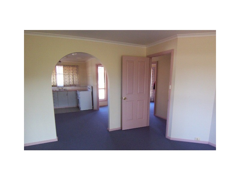 2/4 Roger Retreat, Newnham TAS 7248