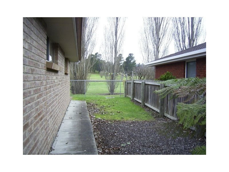 2/4 Roger Retreat, Newnham TAS 7248