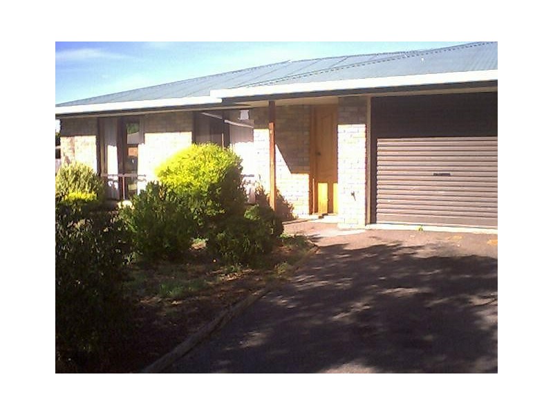 2/13 Newnham Close, Newnham TAS 7248