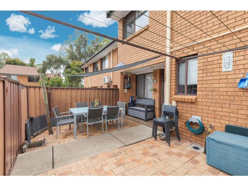 4/4 Highfield Road, Quakers Hill NSW 2763