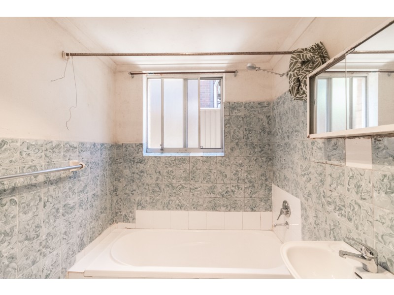 2/143 Good Street, Rosehill NSW 2142