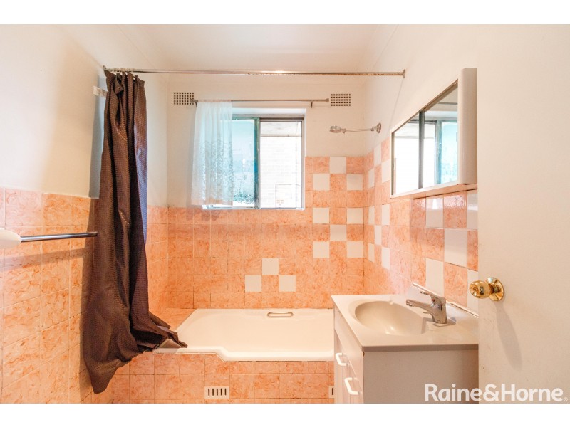 4/143 Good Street, Rosehill NSW 2142