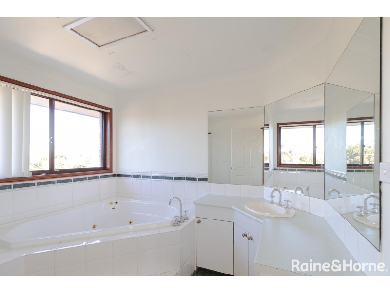 10 Stock Farm Avenue, Bella Vista NSW 2153