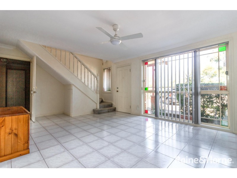 2/54 The Crescent, Toongabbie NSW 2146