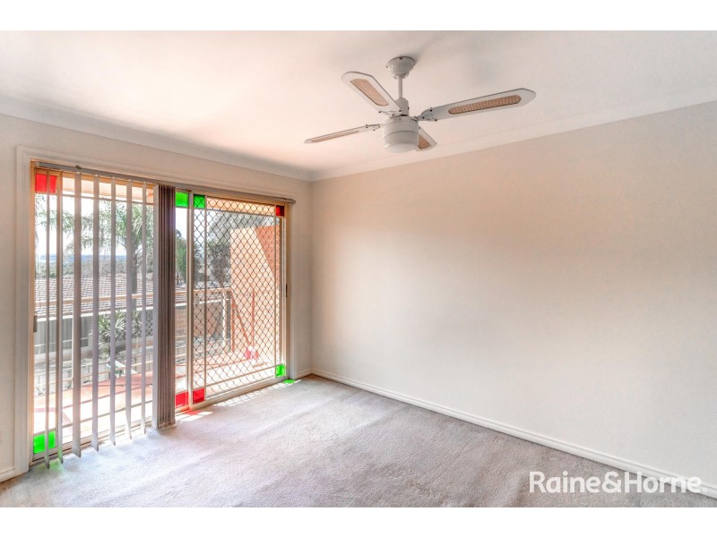 2/54 The Crescent, Toongabbie NSW 2146